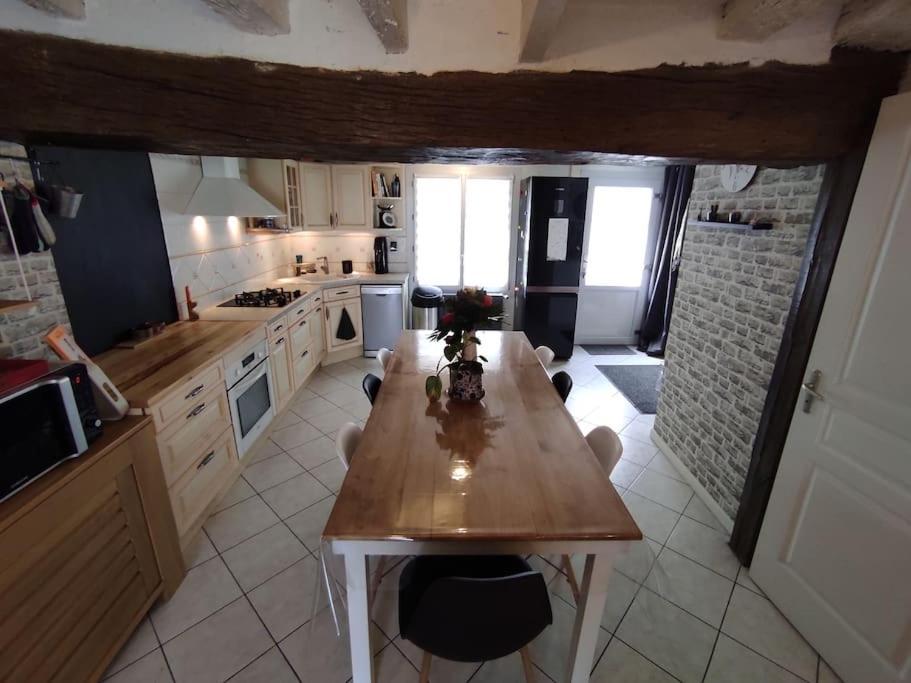 Chaleureuse Maison De Ville Avec Parking Gratuit Chinon Buitenkant foto